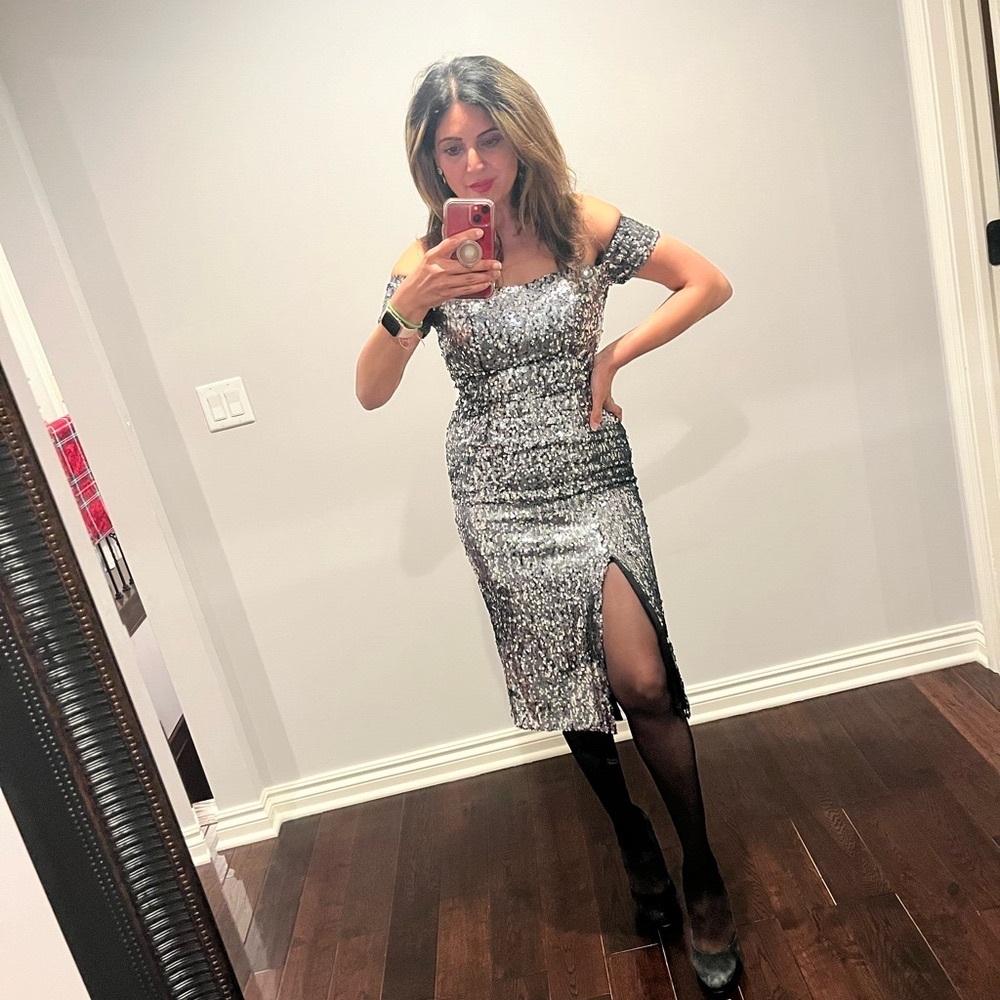 Shimmery sequined Off-Shoulder Bodycon Midi Dress